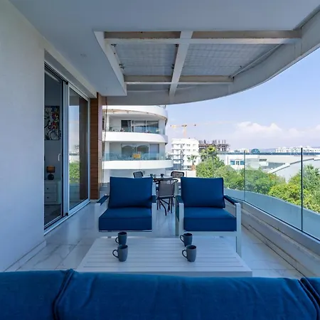Starlet 1-bedroom In * لارنكا