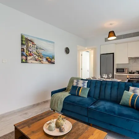 Starlet 1-bedroom In * לרנקה