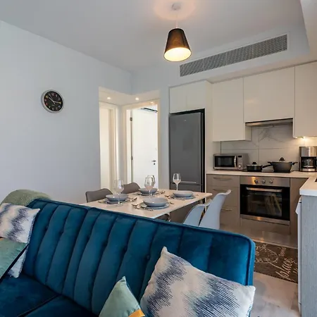 Starlet 1-bedroom In * لارنكا