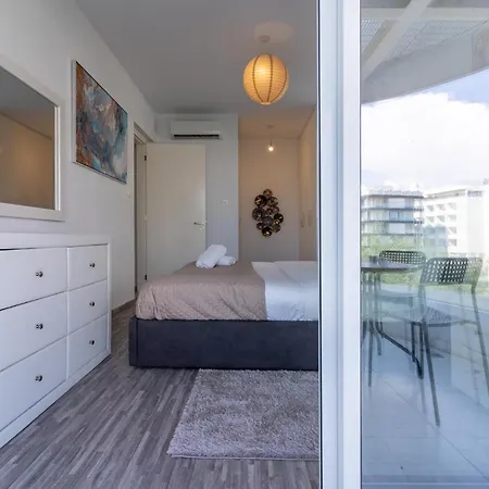 Starlet 1-bedroom In لارنكا