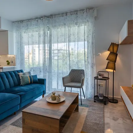 Starlet 1-bedroom In * لارنكا