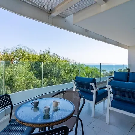 Starlet 1-bedroom In * لارنكا